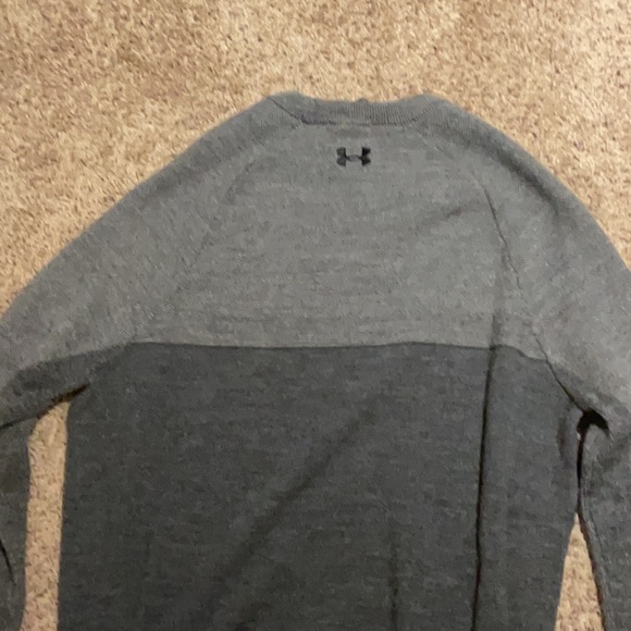 5 ⭐️ Under Armour Sweater - Picture 9 of 10